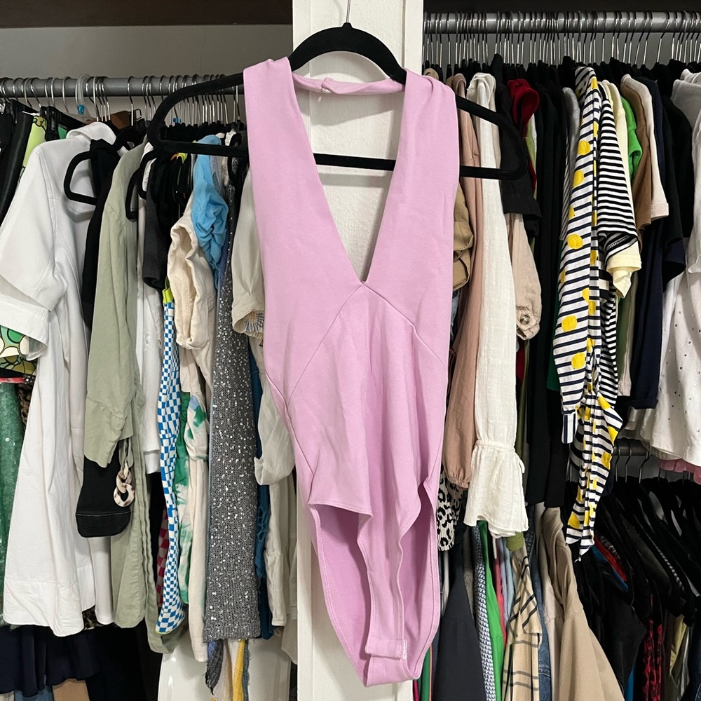 Lavender Sleeveless V-Neck Bodyduit